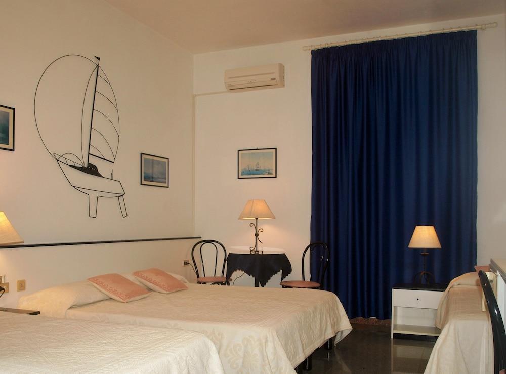 Hotel La Conchiglia La Maddalena  Exterior foto